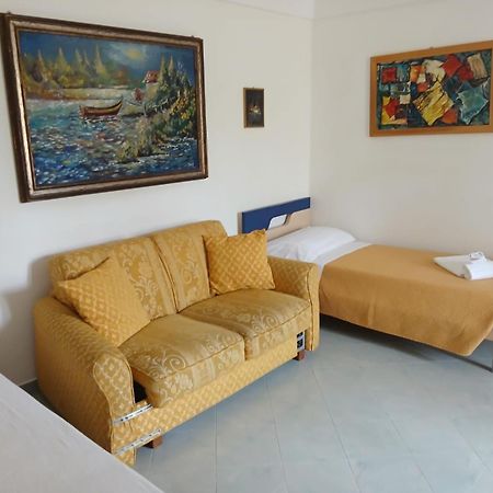 Alloggio Turistico Isabella Ventotene Bagian luar foto
